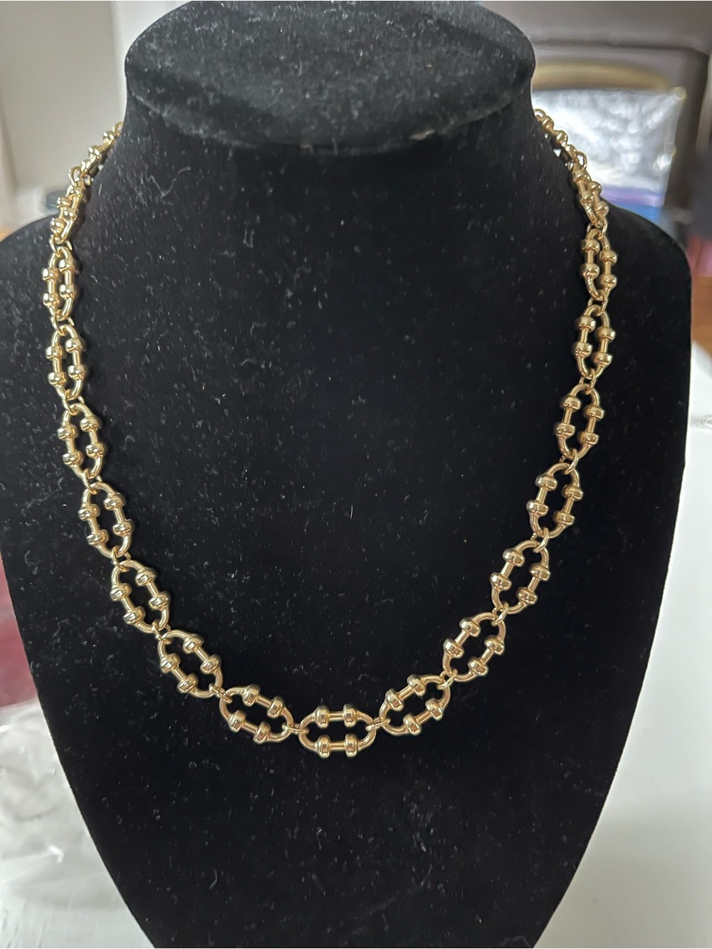 Vintage Avon “Versatile Links” Gold Tone Necklace (approx 1978)